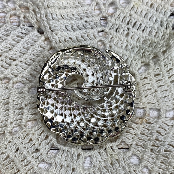 Vintage Napier Statement Brooch Silver Tone Swirl Clear Rhinestones Round Circle - Picture 4 of 9